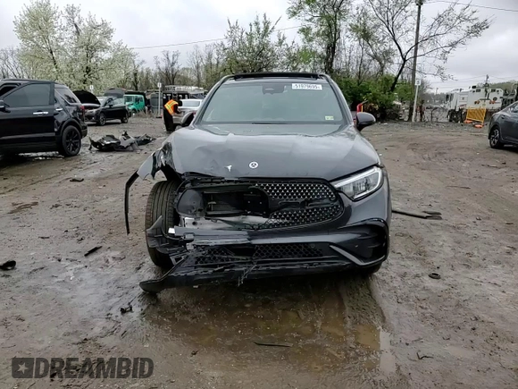 2025 Mercedes-Benz GLC 300 z VIN W1NKM4HB7SF260981, wystawiony jako Copart lot #51979695 z przebiegiem 4 881 mil mil oraz Szkoda całkowita • Salvage title. Historia ofert i sprzedaży dostępna na DreamBid. Obrazek 12.