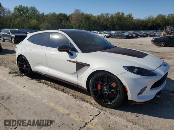 2021 Aston Martin DBX z VIN SCFVUJAW8MTV02134, wystawiony jako Copart lot #72456004 z przebiegiem Nie podano mil oraz Szkoda całkowita • Salvage title. Historia ofert i sprzedaży dostępna na DreamBid. Obrazek 4.