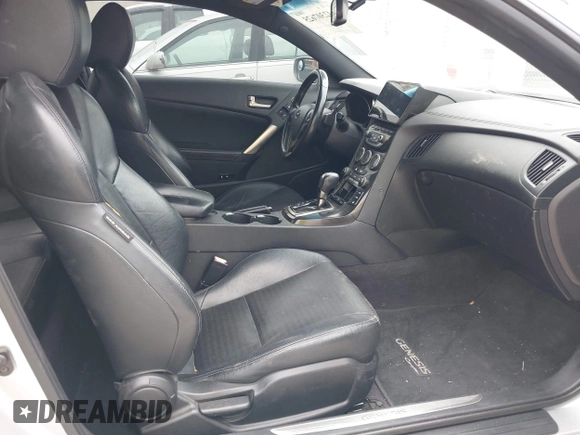 2013 Hyundai Genesis Coupe Track z VIN KMHHU6KJ6DU083587, wystawiony jako IAAI lot #42307625 z przebiegiem 135 247 mil mil oraz . Historia ofert i sprzedaży dostępna na DreamBid. Obrazek 5.