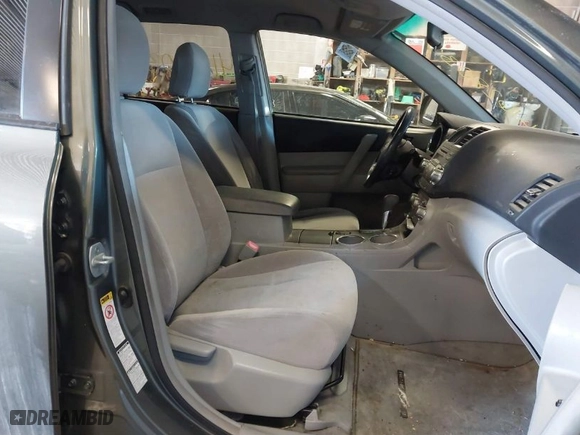 2009 Toyota Highlander with VIN JTEES41A392145884, listed as a IAAI auction lot 41628037 with 277,376 mi miles. Bid and sale history available at carsss.com. Image 5.