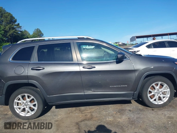2016 Jeep Cherokee Latitude z VIN 1C4PJLCB6GW159039, wystawiony jako IAAI lot #42274817 z przebiegiem 136 269 mil mil oraz . Historia ofert i sprzedaży dostępna na DreamBid. Obrazek 14.
