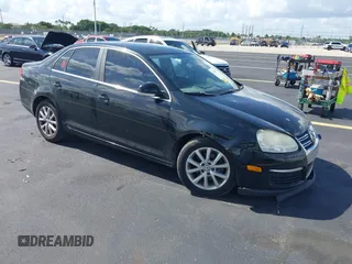 2010 Volkswagen Jetta Limited Edition z VIN 3VWRX7AJ4AM054934, wystawiony jako IAAI lot #42539609 z przebiegiem 245 048 mil mil oraz . Historia ofert i sprzedaży dostępna na DreamBid. Obrazek 1.