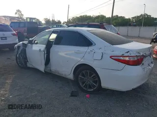 2017 Toyota Camry XLE with VIN 4T1BF1FK1HU722048, listed as a IAAI auction lot 41958761 with 999,999 mi miles. Bid and sale history available at carsss.com. Image 3.