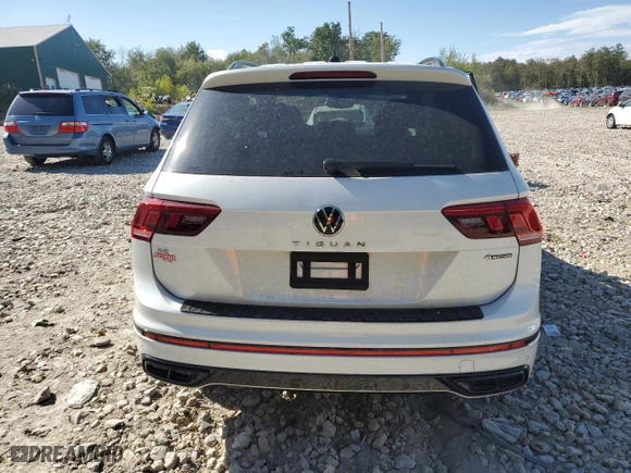 2023 Volkswagen Tiguan SE R-Line Black with VIN 3VV8B7AXXPM134962, listed as a Copart auction lot 70761024 with 17,783 mi miles and Salvage Title. Bid and sale history available at carsss.com. Image 6.