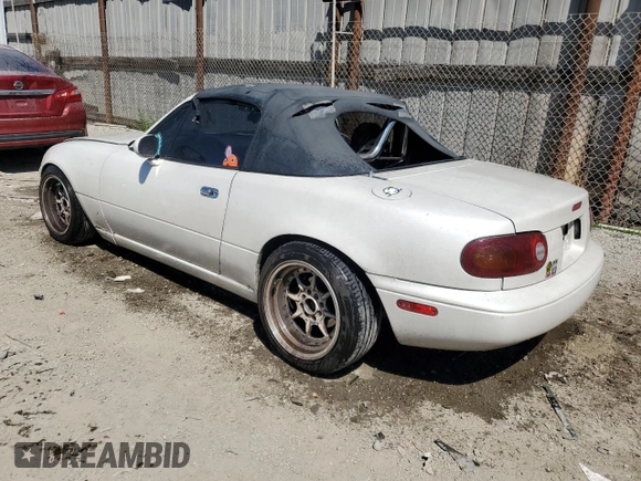 1990 Mazda MX-5 Miata z VIN JM1NA3511L0106323, wystawiony jako Copart lot #50449685 z przebiegiem 179 018 mil mil oraz Szkoda całkowita • Salvage title. Historia ofert i sprzedaży dostępna na DreamBid. Obrazek 2.