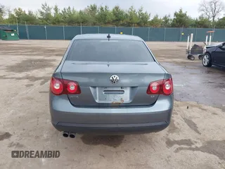 2008 Volkswagen Jetta SE z VIN 3VWRM71K18M135790, wystawiony jako IAAI lot #42165888 z przebiegiem 147 523 mil mil oraz . Historia ofert i sprzedaży dostępna na DreamBid. Obrazek 16.
