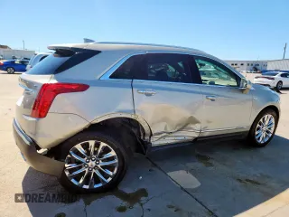 2017 Cadillac XT5 Platinum AWD z VIN 1GYKNFRS0HZ111747, wystawiony jako Copart lot #57666415 z przebiegiem 72 632 mil mil oraz Szkody całkowita. Historia ofert i sprzedaży dostępna na DreamBid. Obrazek 3.
