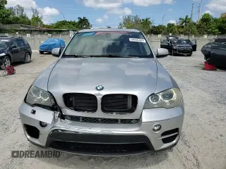 2013 BMW X5 xDrive35i z VIN 5UXZV4C5XD0B03182, wystawiony jako Copart lot #54906305 z przebiegiem 166 493 mil mil oraz Szkody całkowita. Historia ofert i sprzedaży dostępna na DreamBid. Obrazek 14.