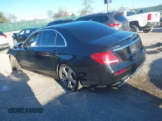 2019 Mercedes-Benz E-Class E 300 with VIN WDDZF4JB2KA526498, listed as a IAAI auction lot 40994058 with 74,282 mi miles. Bid and sale history available at carsss.com. Image 3.