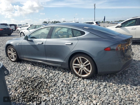 2013 Tesla Model S z VIN 5YJSA1AC4DFP10496, wystawiony jako Copart lot #63801355 z przebiegiem 50 473 mil mil oraz Czysty tytuł • Clean title. Historia ofert i sprzedaży dostępna na DreamBid. Obrazek 2.