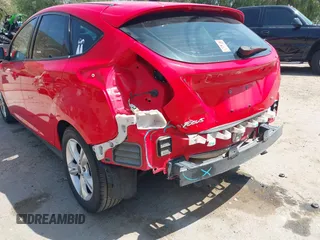 2014 Ford Focus SE z VIN 1FADP3K24EL119243, wystawiony jako IAAI lot #42121759 z przebiegiem 123 887 mil mil oraz . Historia ofert i sprzedaży dostępna na DreamBid. Obrazek 6.