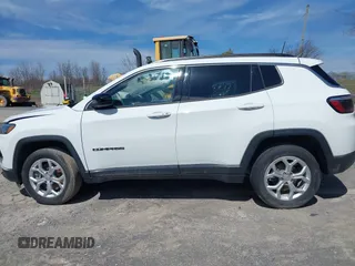 2024 Jeep Compass Latitude with VIN 3C4NJDBN5RT109413, listed as a IAAI auction lot 41987069 with 19,118 mi miles and . Bid and sale history available at DreamBid. Image 15.