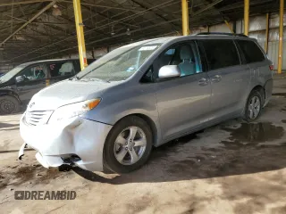 2015 Toyota Sienna LE AAS z VIN 5TDKK3DC6FS534327, wystawiony jako Copart lot #44318825 z przebiegiem 233 419 mil mil oraz Szkoda całkowita • Salvage title. Historia ofert i sprzedaży dostępna na DreamBid. Obrazek 1.