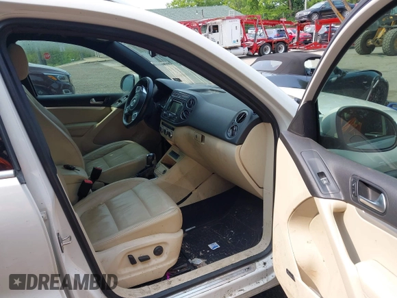 2014 Volkswagen Tiguan SEL with VIN WVGAV3AX7EW022239, listed as a IAAI auction lot 42381670 with 180,729 mi miles and . Bid and sale history available at DreamBid. Image 5.