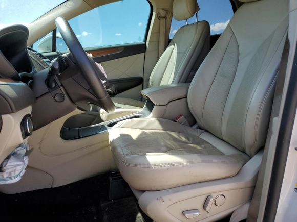 2017 Lincoln MKC Select with VIN 5LMCJ2C95HUL36501, listed as a Copart auction lot 42833795 with 70,019 mi miles and Salvage Title. Bid and sale history available at DreamBid. Image 7.
