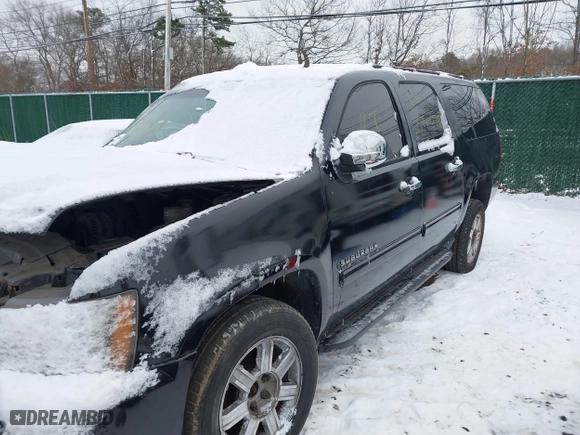 2010 Chevrolet Suburban LS with VIN 1GNUKHE37AR203811, listed as a IAAI auction lot 41304431 with 999,999 mi miles. Bid and sale history available at carsss.com. Image 6.