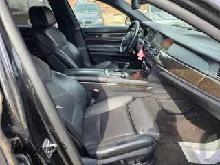 2012 BMW 7 Series 750i z VIN WBAKA8C56CCY3793, wystawiony jako Copart lot #49264245 z przebiegiem 118 295 mil mil oraz Czysty tytuł • Clean title. Historia ofert i sprzedaży dostępna na DreamBid. Obrazek 5.