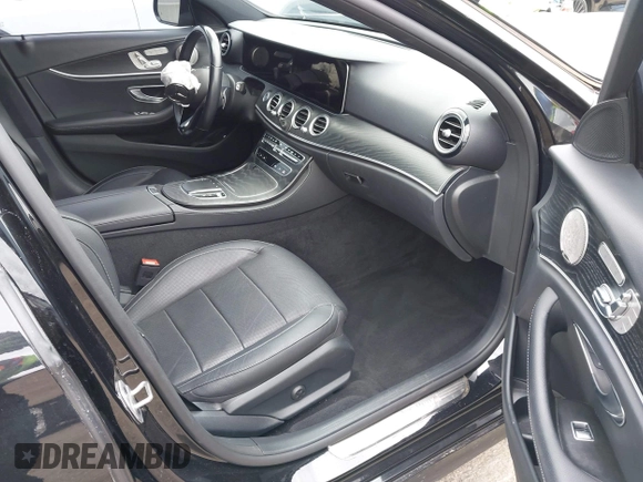 2022 Mercedes-Benz E 450 z VIN W1KZF5KB8NB092932, wystawiony jako IAAI lot #42052966 z przebiegiem 57 176 mil mil oraz . Historia ofert i sprzedaży dostępna na DreamBid. Obrazek 5.
