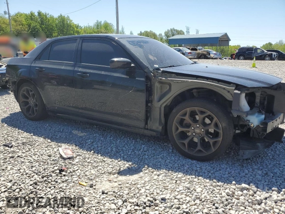 2017 Chrysler 300 S Alloy Edition z VIN 2C3CCABG8HH518230, wystawiony jako Copart lot #53294045 z przebiegiem 59 701 mil mil oraz Szkoda całkowita • Salvage title. Historia ofert i sprzedaży dostępna na DreamBid. Obrazek 4.