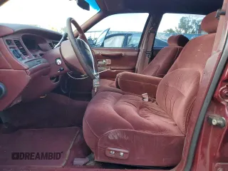 1996 Lincoln Town Car Signature z VIN 1LNLM82W3TY725921, wystawiony jako Copart lot #72569054 z przebiegiem 109 073 mil mil oraz Szkody całkowita. Historia ofert i sprzedaży dostępna na DreamBid. Obrazek 7.
