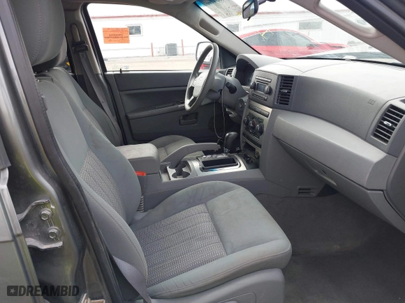 2007 Jeep Grand Cherokee Laredo with VIN 1J8GR48K57C556517, listed as a IAAI auction lot 41534166 with 158,914 mi miles. Bid and sale history available at carsss.com. Image 5.