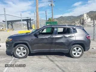 2020 Jeep Compass Altitude z VIN 3C4NJCBB8LT199034, wystawiony jako IAAI lot #42008510 z przebiegiem Nie podano mil oraz . Historia ofert i sprzedaży dostępna na DreamBid. Obrazek 13.