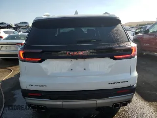 2024 GMC Acadia FWD Elevation z VIN 1GKENKKS1RJ190341, wystawiony jako Copart lot #75363154 z przebiegiem 4401 mil mil oraz Czysty tytuł • Clean title. Historia ofert i sprzedaży dostępna na DreamBid. Obrazek 6.