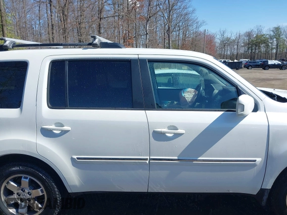 2011 Honda Pilot Touring with VIN 5FNYF4H96BB014095, listed as a IAAI auction lot 41794052 with 202,440 mi miles and . Bid and sale history available at DreamBid. Image 13.