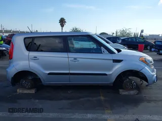 2013 Kia Soul + z VIN KNDJT2A66D7754382, wystawiony jako IAAI lot #41431092 z przebiegiem Nie podano mil oraz . Historia ofert i sprzedaży dostępna na DreamBid. Obrazek 6.