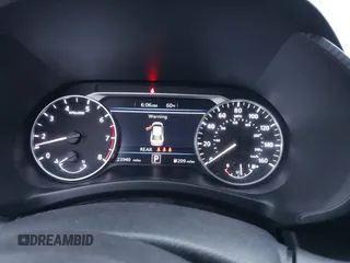 2022 Nissan Sentra SV z VIN 3N1AB8CV7NY268158, wystawiony jako IAAI lot #42355360 z przebiegiem 23 940 mil mil oraz . Historia ofert i sprzedaży dostępna na DreamBid. Obrazek 7.