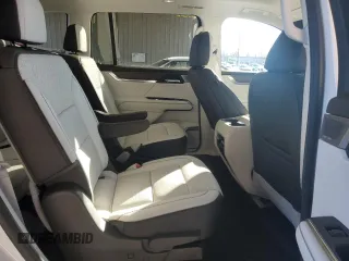2024 GMC Acadia AWD Denali z VIN 1GKENRKS3RJ181407, wystawiony jako Copart lot #44976135 z przebiegiem 8 337 mil mil oraz Czysty tytuł • Clean title. Historia ofert i sprzedaży dostępna na DreamBid. Obrazek 11.