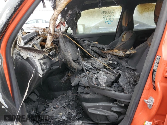 2015 Jeep Renegade Latitude z VIN ZACCJBBT3FPC21804, wystawiony jako Copart lot #44161075 z przebiegiem Nie podano mil oraz Szkoda całkowita • Salvage title. Historia ofert i sprzedaży dostępna na DreamBid. Obrazek 7.