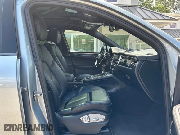 2020 Porsche Macan S z VIN WP1AB2A5XLLB30924, wystawiony jako Copart lot #65277395 z przebiegiem 67 298 mil mil oraz Czysty tytuł • Clean title. Historia ofert i sprzedaży dostępna na DreamBid. Obrazek 5.