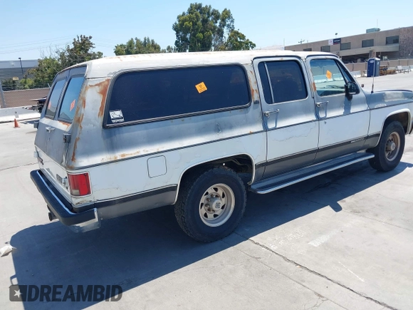 1990 GMC Suburban with VIN 1GKGR26NXLF528203, listed as a IAAI auction lot 42731684 with 185,736 mi miles and . Bid and sale history available at DreamBid. Image 4.