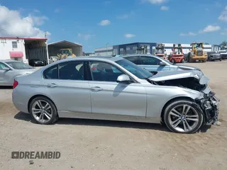 2016 BMW 3 Series 328i z VIN WBA8E9C56GK646297, wystawiony jako IAAI lot #42295893 z przebiegiem 80 134 mil mil oraz . Historia ofert i sprzedaży dostępna na DreamBid. Obrazek 14.