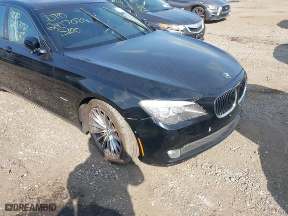 2009 BMW 7 Series 750i with VIN WBAKA83569CY33628, listed as a IAAI auction lot 40363425 with 999,999 mi miles. Bid and sale history available at carsss.com. Image 6.