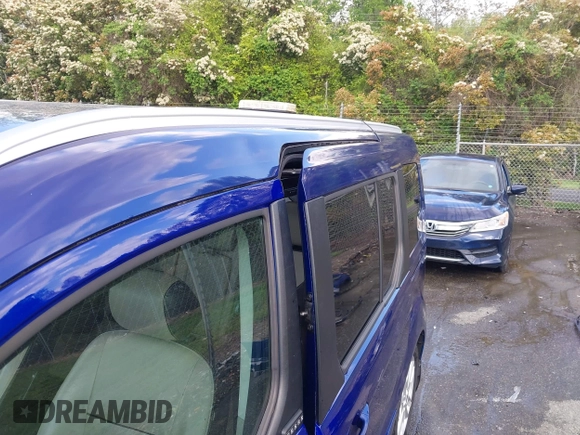 2014 Ford Transit Connect Titanium z VIN NM0GE9G71E1154836, wystawiony jako IAAI lot #41987838 z przebiegiem 120 834 mil mil oraz . Historia ofert i sprzedaży dostępna na DreamBid. Obrazek 19.