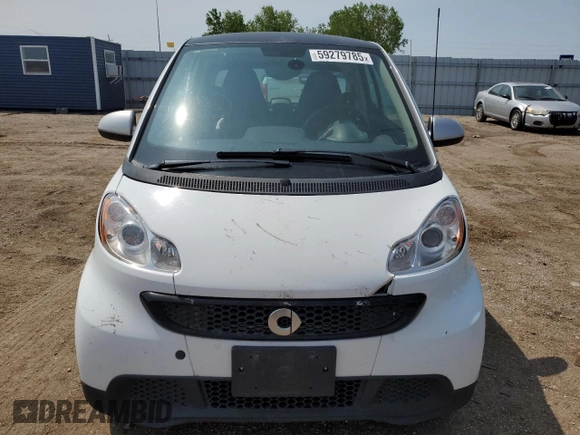 2014 Smart fortwo Pure z VIN WMEEJ3BA5EK779399, wystawiony jako Copart lot #59279785 z przebiegiem 117 204 mil mil oraz Czysty tytuł • Clean title. Historia ofert i sprzedaży dostępna na DreamBid. Obrazek 5.