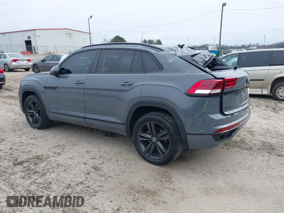 2021 Volkswagen Atlas SE with VIN 1V2PE2CAXMC231037, listed as a IAAI auction lot 41380581 with 40,889 mi miles and . Bid and sale history available at DreamBid. Image 3.