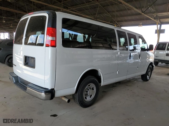 2019 Chevrolet Express Passenger LT with VIN 1GAZGPFG8K1366102, listed as a Copart auction lot 43380245 with 233,267 mi miles and Clean Title. Bid and sale history available at carsss.com. Image 3.