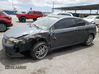 2006 Scion tC z VIN JTKDE177760077915, wystawiony jako Copart lot #60765164 z przebiegiem 152 483 mil mil oraz Szkody całkowita. Historia ofert i sprzedaży dostępna na DreamBid. Obrazek 1.