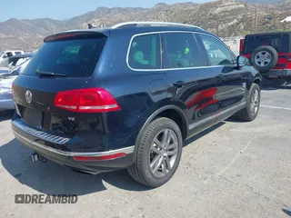 2016 Volkswagen Touareg Sport with VIN WVGEF9BP7GD010252, listed as a IAAI auction lot 42465165 with Not provided miles and . Bid and sale history available at DreamBid. Image 4.