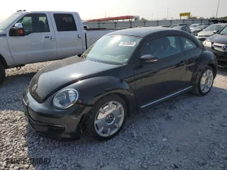 2012 Volkswagen Beetle 2.5L w/Sun PZEV with VIN 3VWJP7ATXCM611427, listed as a Copart auction lot 70628964 with 80,184 mi miles and Salvage Title. Bid and sale history available at carsss.com. Image 1.