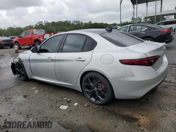 2020 Alfa Romeo Giulia Ti Sport z VIN ZARFAMBN9L7635579, wystawiony jako Copart lot #56565595 z przebiegiem 33 039 mil mil oraz Szkoda całkowita • Salvage title. Historia ofert i sprzedaży dostępna na DreamBid. Obrazek 2.