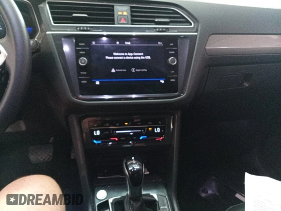 2024 Volkswagen Tiguan SE z VIN 3VV3B7AX0RM082514, wystawiony jako IAAI lot #42796136 z przebiegiem 27 247 mil mil oraz . Historia ofert i sprzedaży dostępna na DreamBid. Obrazek 29.