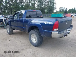2005 Toyota Tacoma z VIN 5TEUU42NX5Z071204, wystawiony jako IAAI lot #42375147 z przebiegiem 196 158 mil mil oraz . Historia ofert i sprzedaży dostępna na DreamBid. Obrazek 3.