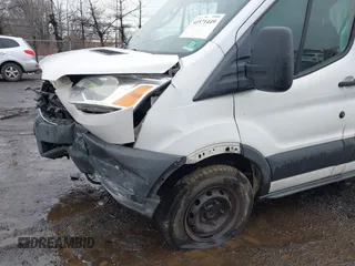 2018 Ford Transit Passenger XL z VIN 1FBAX2CM8JKA03622, wystawiony jako IAAI lot #41571449 z przebiegiem 313 553 mil mil oraz . Historia ofert i sprzedaży dostępna na DreamBid. Obrazek 6.
