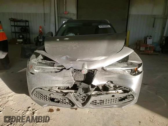 2018 Alfa Romeo Stelvio Ti z VIN ZASFAKBNXJ7B80163, wystawiony jako Copart lot #41805085 z przebiegiem Nie podano mil oraz Szkoda całkowita • Salvage title. Historia ofert i sprzedaży dostępna na DreamBid. Obrazek 11.