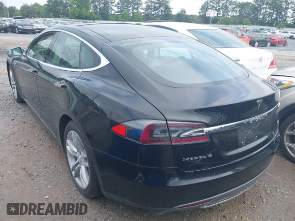 2013 Tesla Model S с VIN 5YJSA1DG7DFP26402, выставлен на аукционе IAAI как лот 42195726 с пробегом 100 890 миль миль и . История ставок и продаж доступна на DreamBid. Изображение 3.