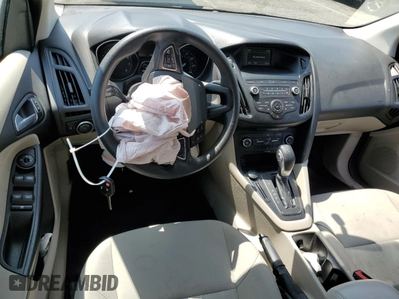 2018 Ford Focus SE z VIN 1FADP3F23JL303948, wystawiony jako Copart lot #55698915 z przebiegiem 85 500 mil mil oraz Szkoda całkowita • Salvage title. Historia ofert i sprzedaży dostępna na DreamBid. Obrazek 8.